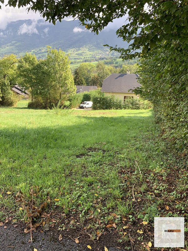 Terrain à CURIENNE