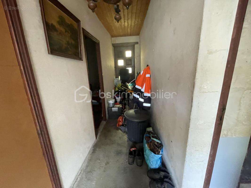  maison en pierre avec dépendance  –  potentiel – 109 000 € négociable - photo 9
