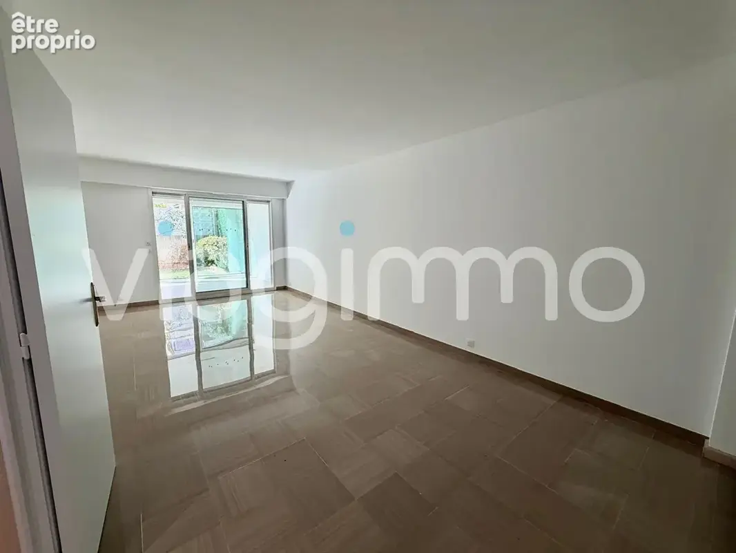 Appartement 2 pièces, Cannes basse Californie en rez-de-jardin avec véranda - photo 5