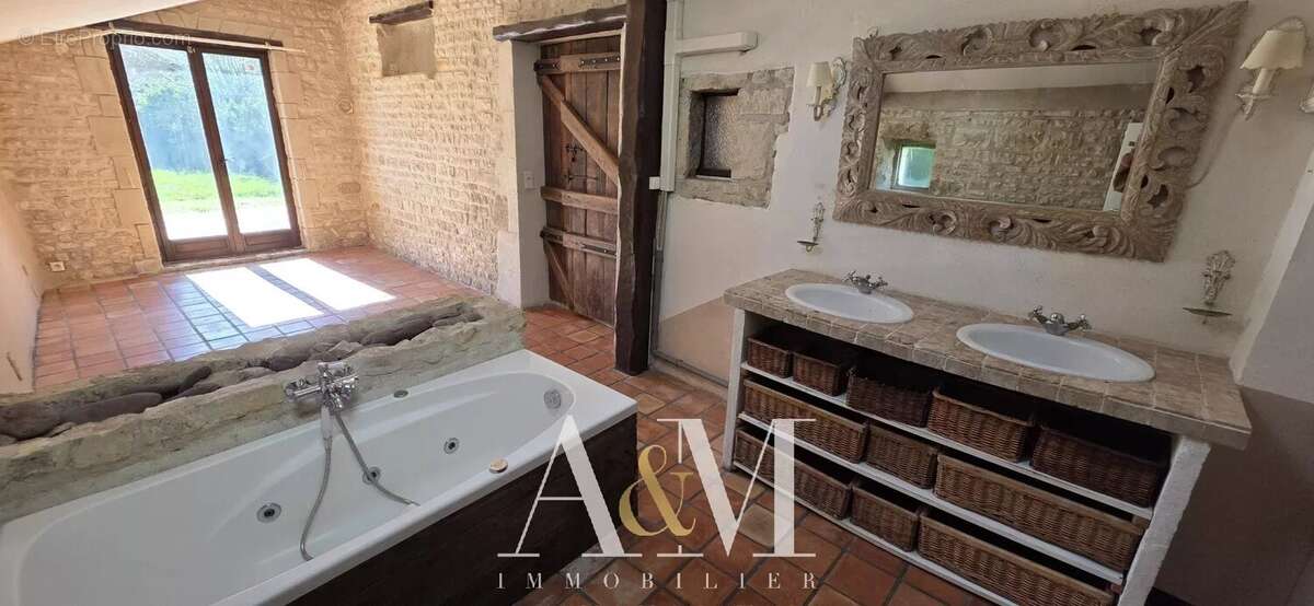 Maison à SAINT-AMANT-DE-BOIXE