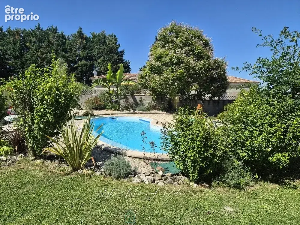Charentaise en pierre de taille et moellons - piscine - photo 1