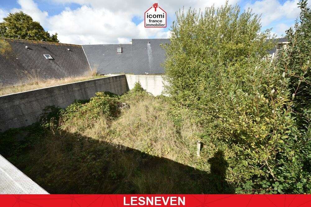 Finistere - lesneven (29260) - a vendre - locaux commerciaux avec vitrine - reserve - bureau - atelier - jardin - beau potentiel - photo 8