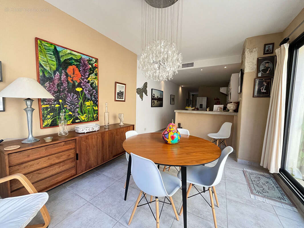 Calvisson ? Maison de caractère avec bassin romain au coeur du village - photo 5