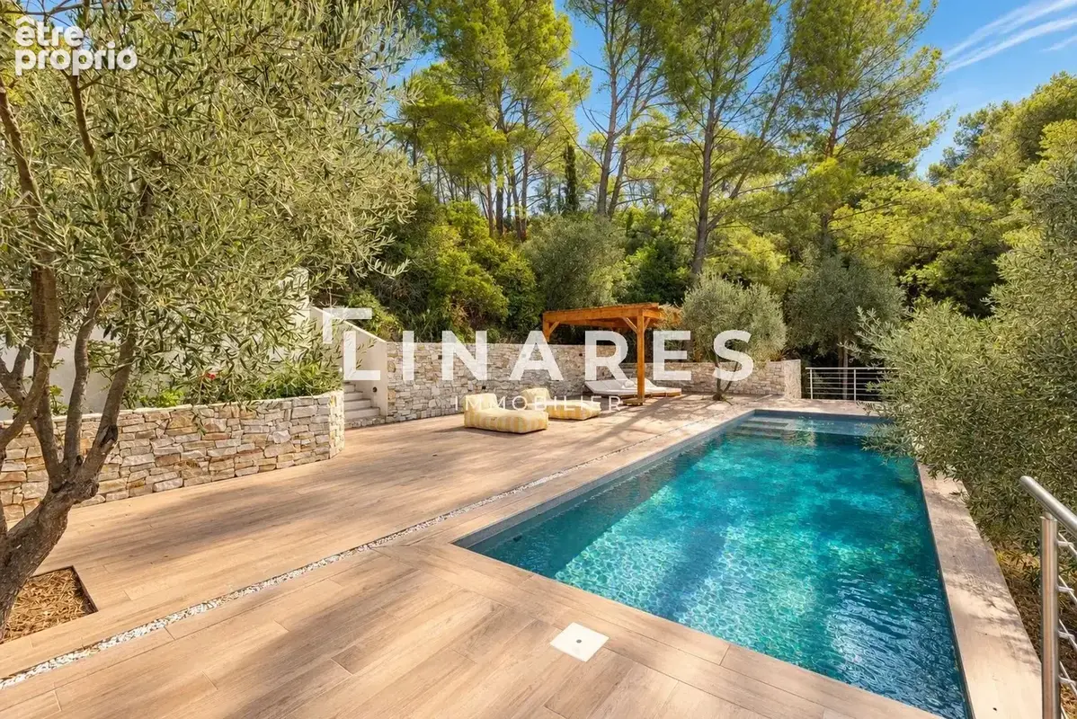 LA SUBLIME - Villa T6 de 232m² dont une dépendance aménagée de 50m² - Piscine - Terrain de 6700m² - 13400 AUBAGNE - photo 22