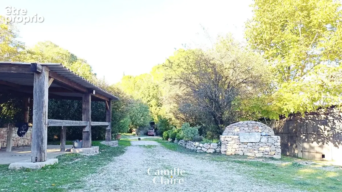 Grande propriété avec dépendance, salle de réception - Gros potentiel - box à chevaux - Ventabren - photo 11
