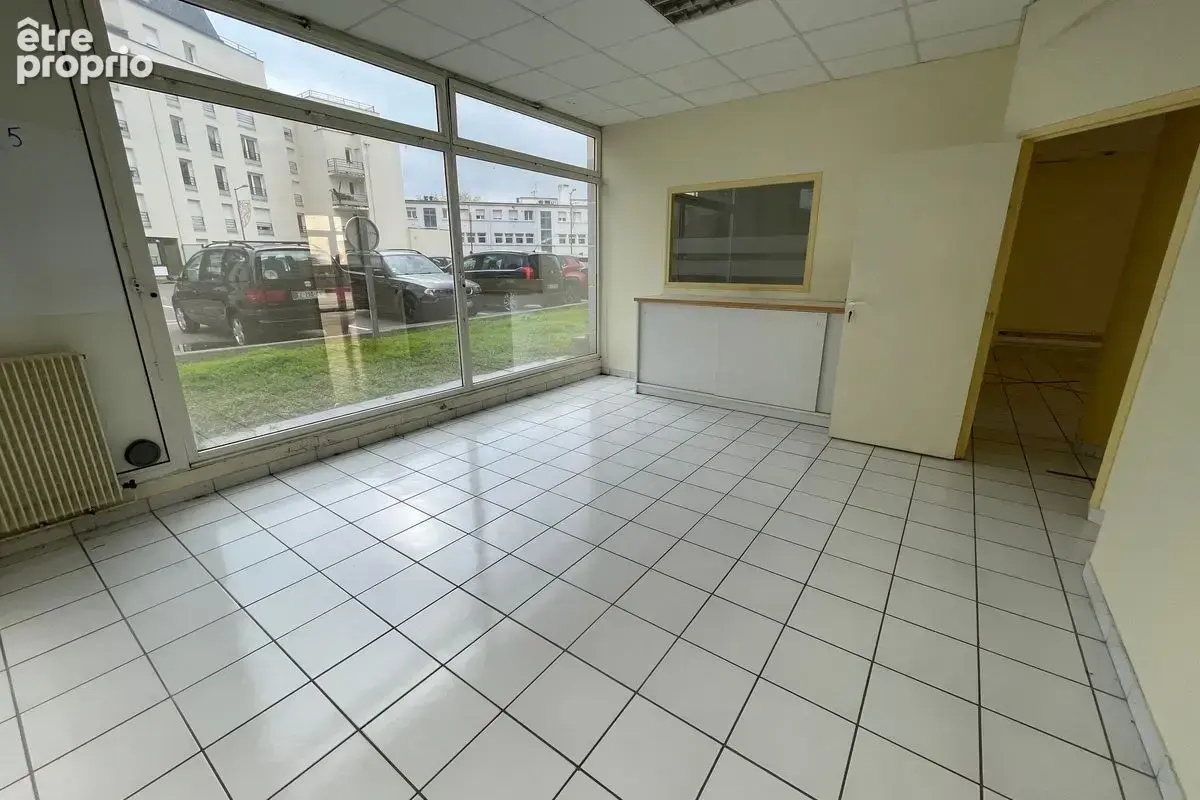 A vendre - local commercial 173 m² à Joué Les Tours - photo 4