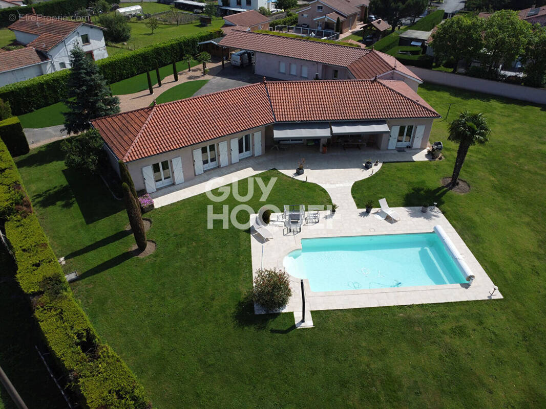 Maison à MONTROND-LES-BAINS