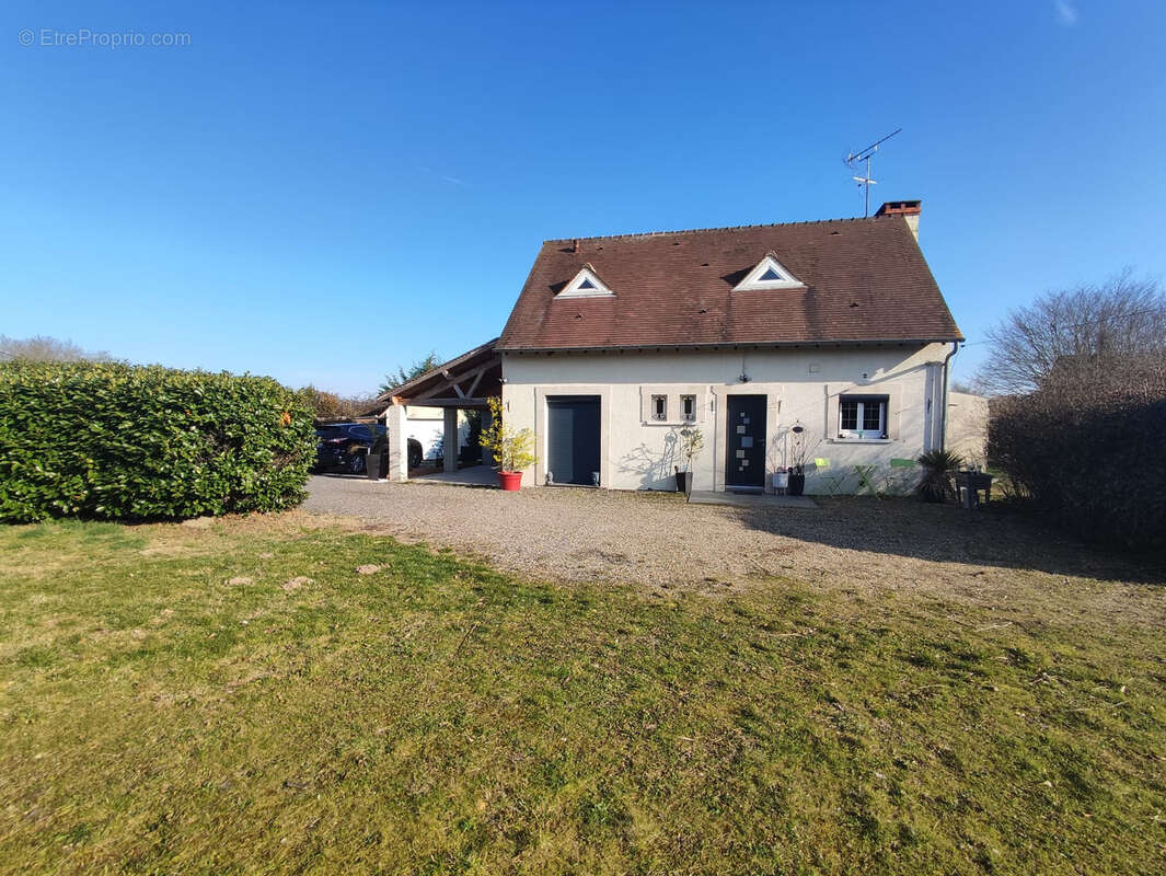 Maison à CHEVILLON-SUR-HUILLARD