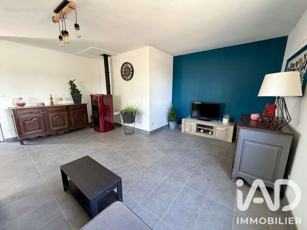 Maison 84 m² à Saurais  - photo 4