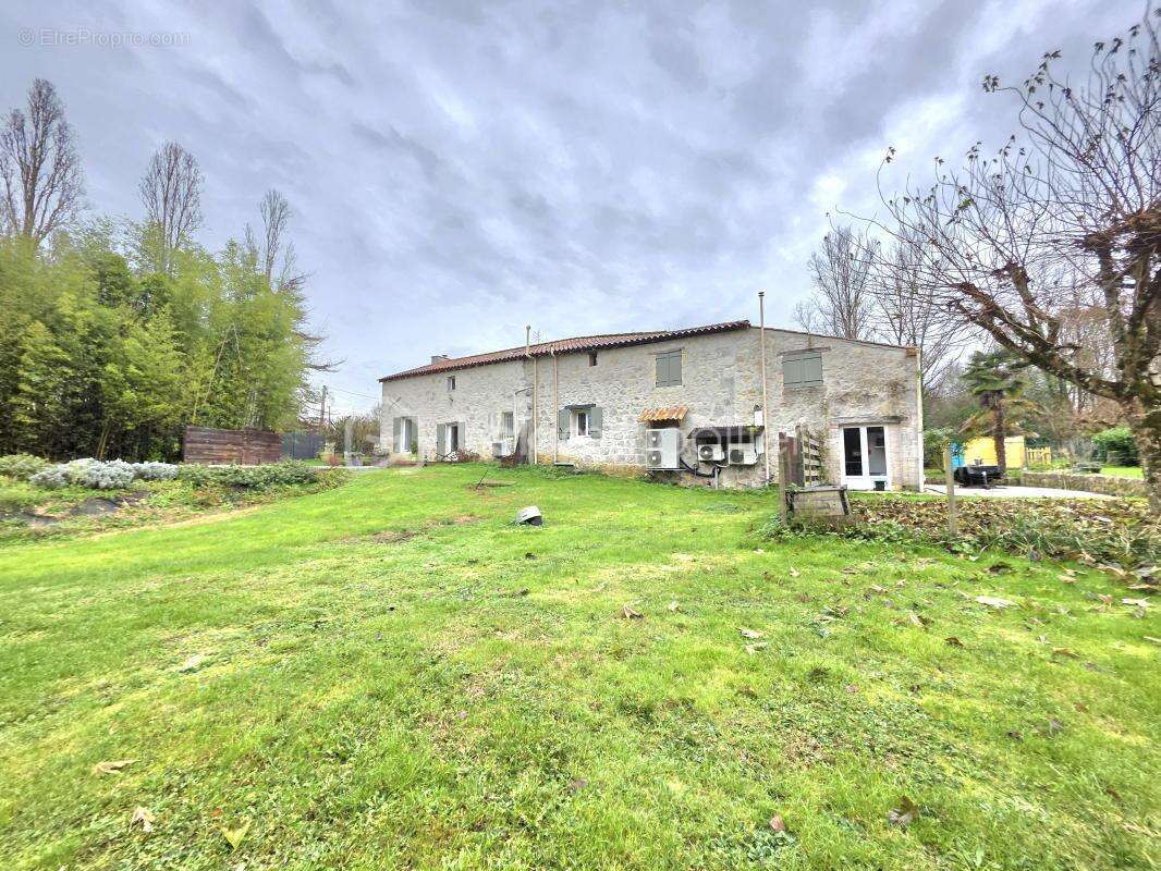 Maison à SAINT-PIERRE-DE-CLAIRAC