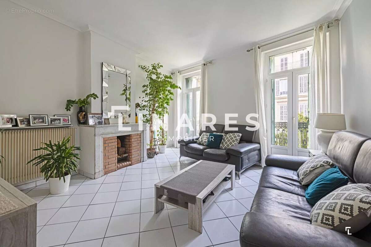 Appartement à MARSEILLE-1E