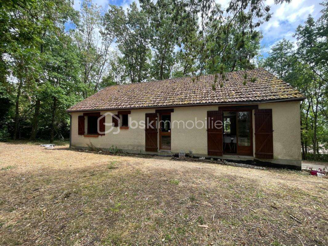 Maison avec sous-sol et terrain de 2270m² - photo 2