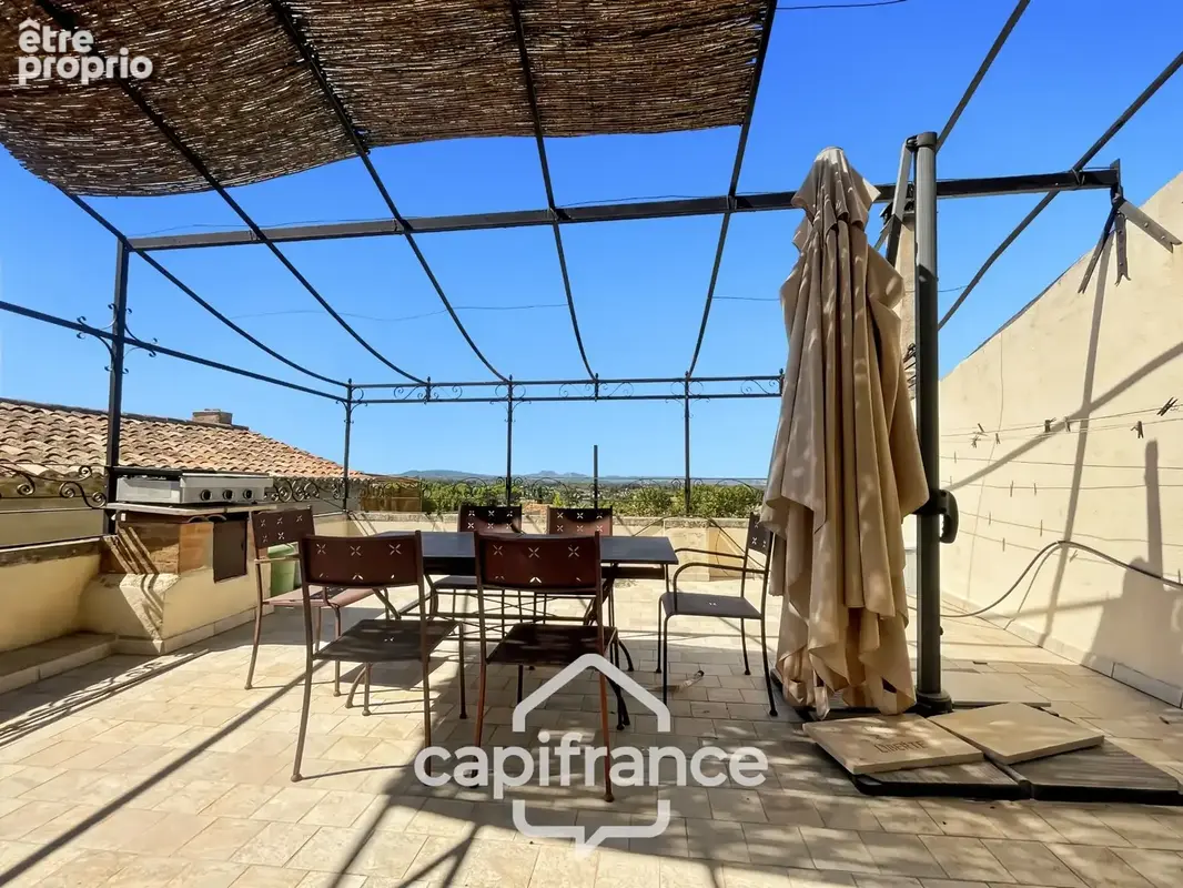 ne demeure de caractère au cœur de la Provence: 242 m2 de superficie habitable , une TERRASSE PANORAMIQUE. Distribution sur 3 ni - photo 3