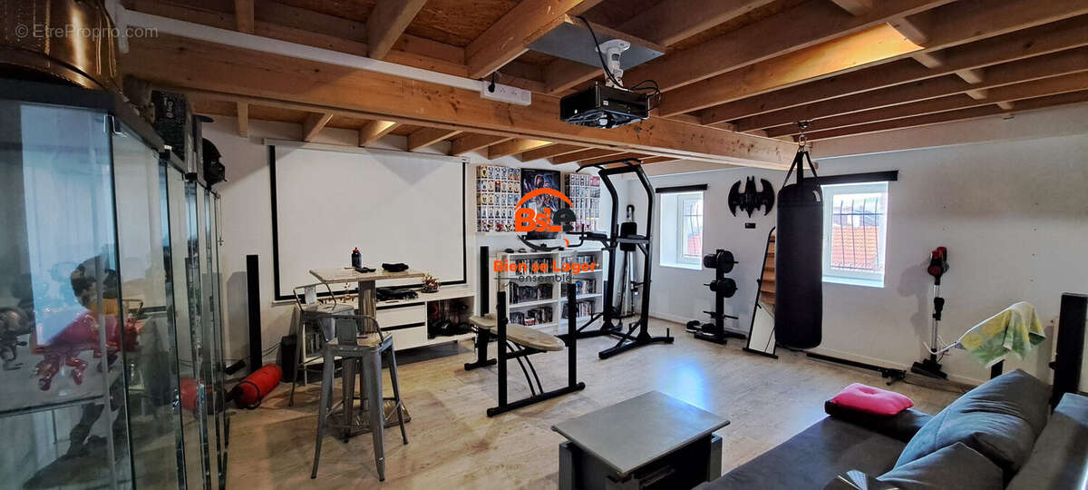 BSLE Agence immobilière Bien Se Loger Ensemble Cébazat -  IMMOBILIER MAISON AIGUEPERSE 6 CHAMBRES - GARAGE - TERRASSE - Maison à AIGUEPERSE