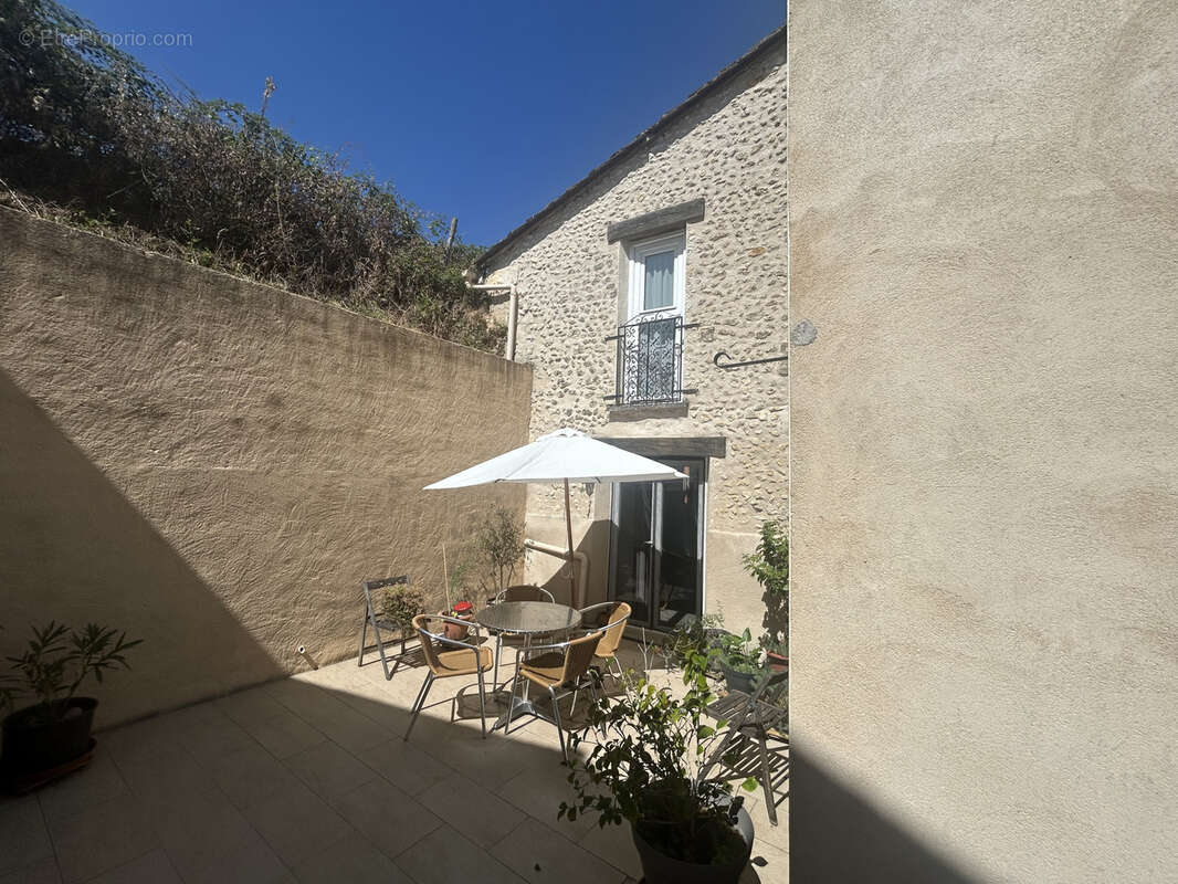 Maison de village rénovée avec gout, 2 chambres, services a 2 pas. - photo 7