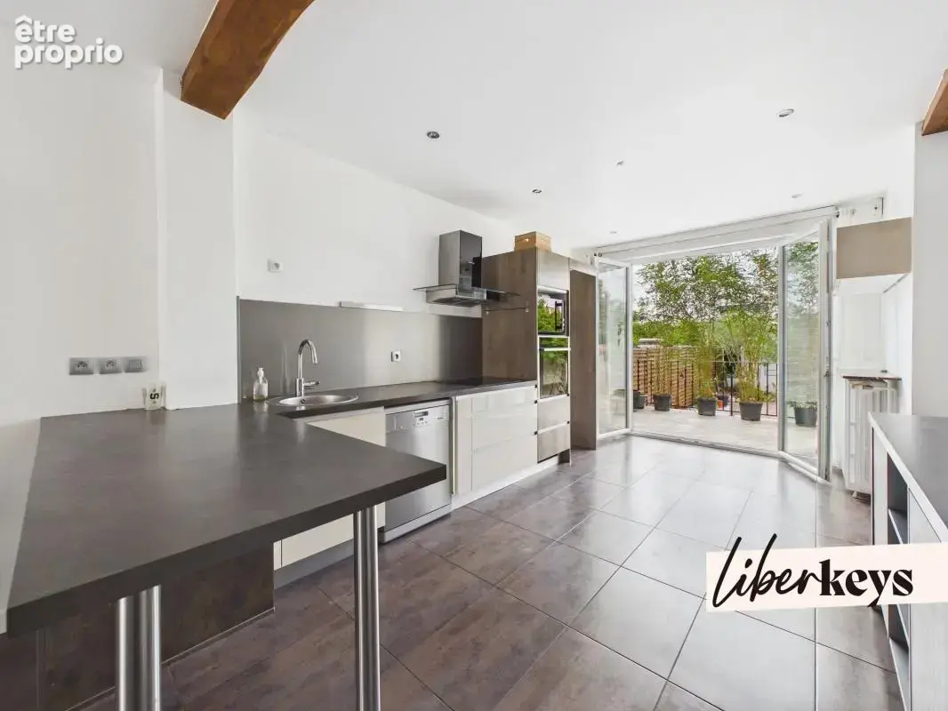 Magnifique maison de ville entièrement rénovée – 137 m² – 3 chambres – terrasses – garage - rer a pied - photo 6