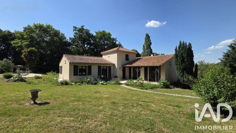 Photo 1 - Maison à CHAMPNIERS