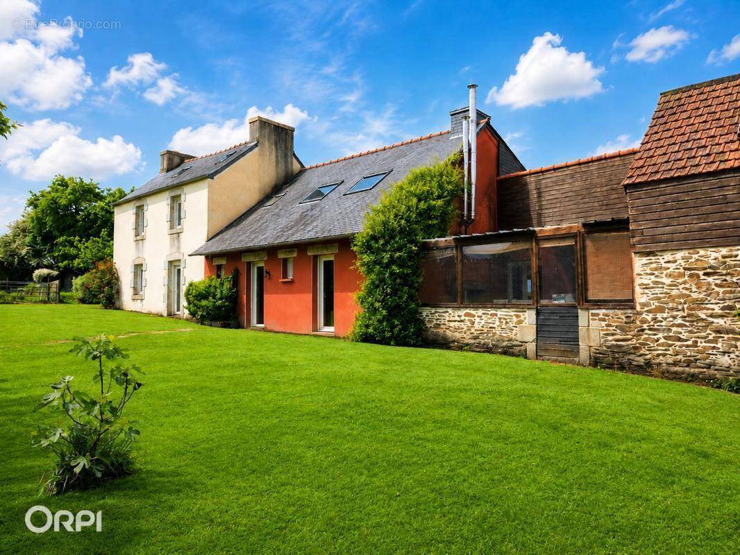 Maison à PLOUGOURVEST