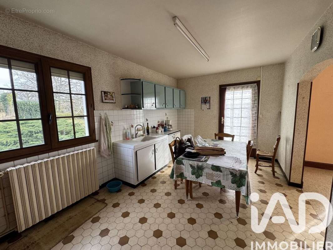 Maison 80 m² à Lussac  - photo 3