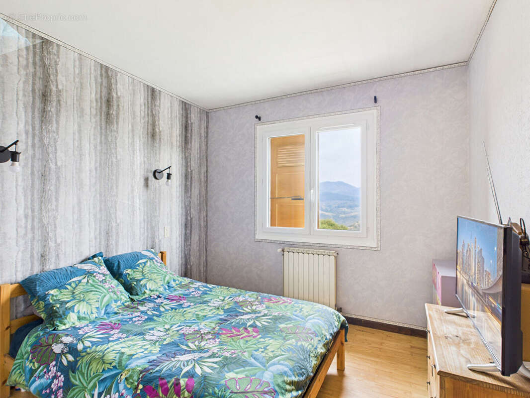 Maison à LE CRESTET