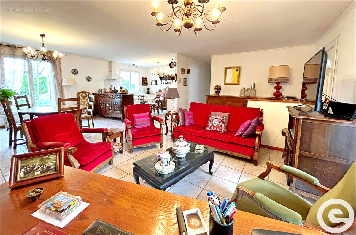 Maison à AILLANT-SUR-THOLON