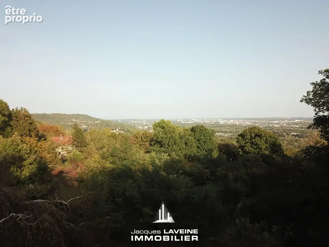 Terrain à JUSSY