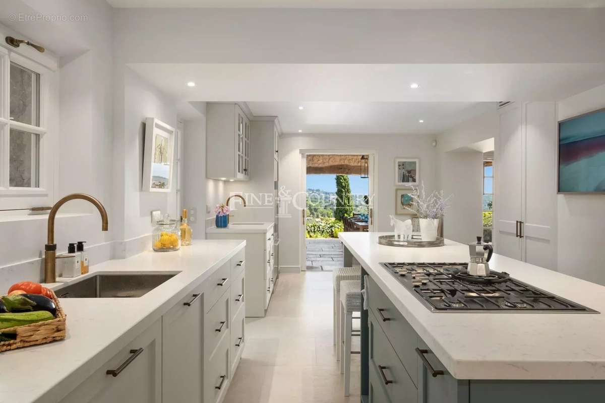 Maison à CHATEAUNEUF-GRASSE