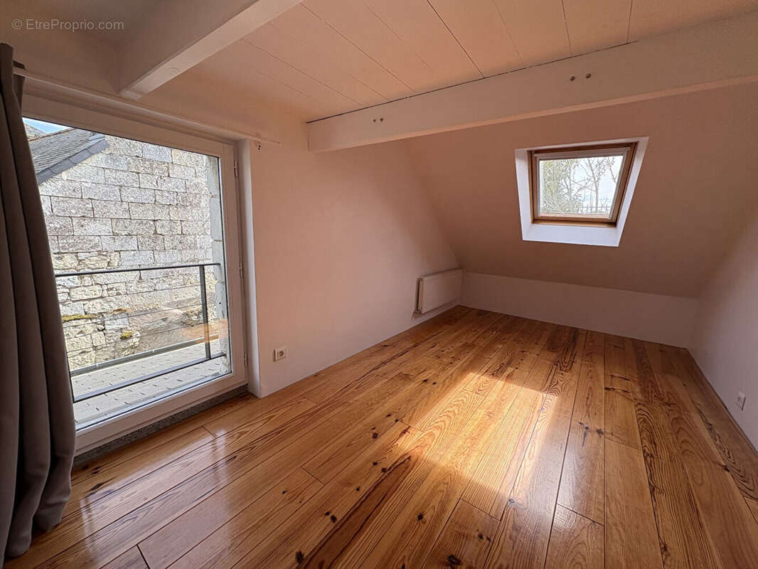 Maison à SAINT-CLEMENT-DES-LEVEES