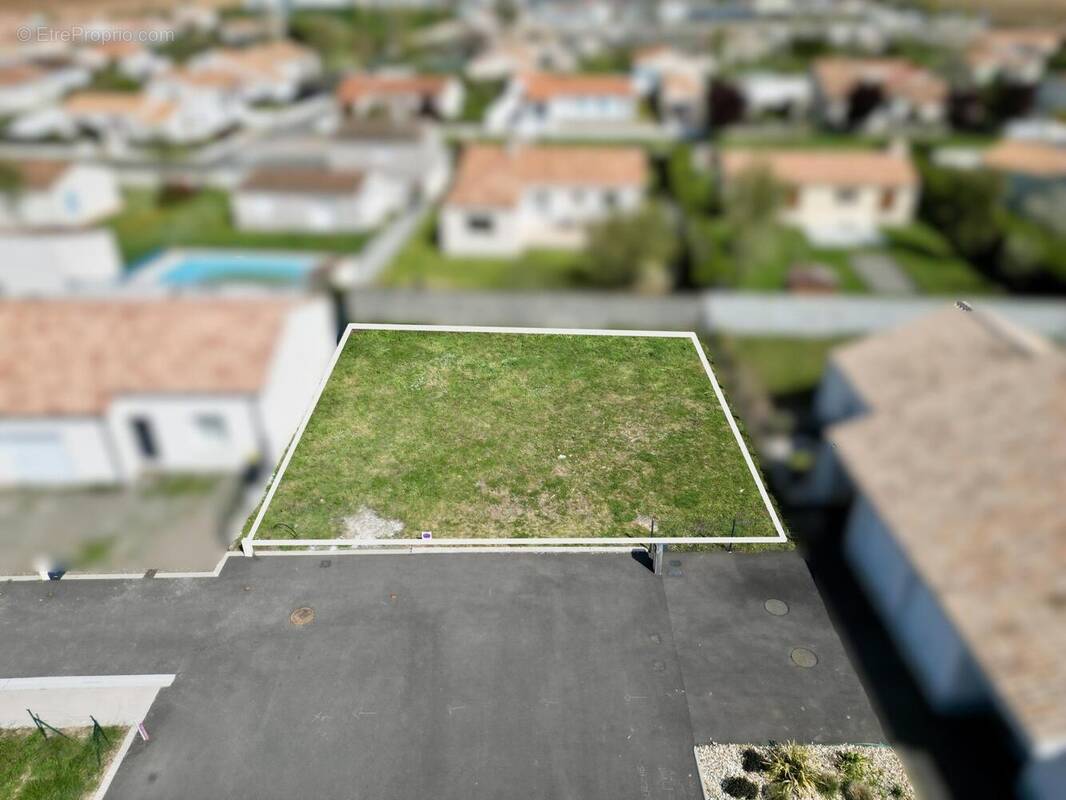 Photo 1 - Terrain à ANGLES