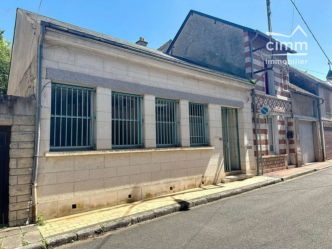 Commerce 79 m² à Ladon  - photo 2