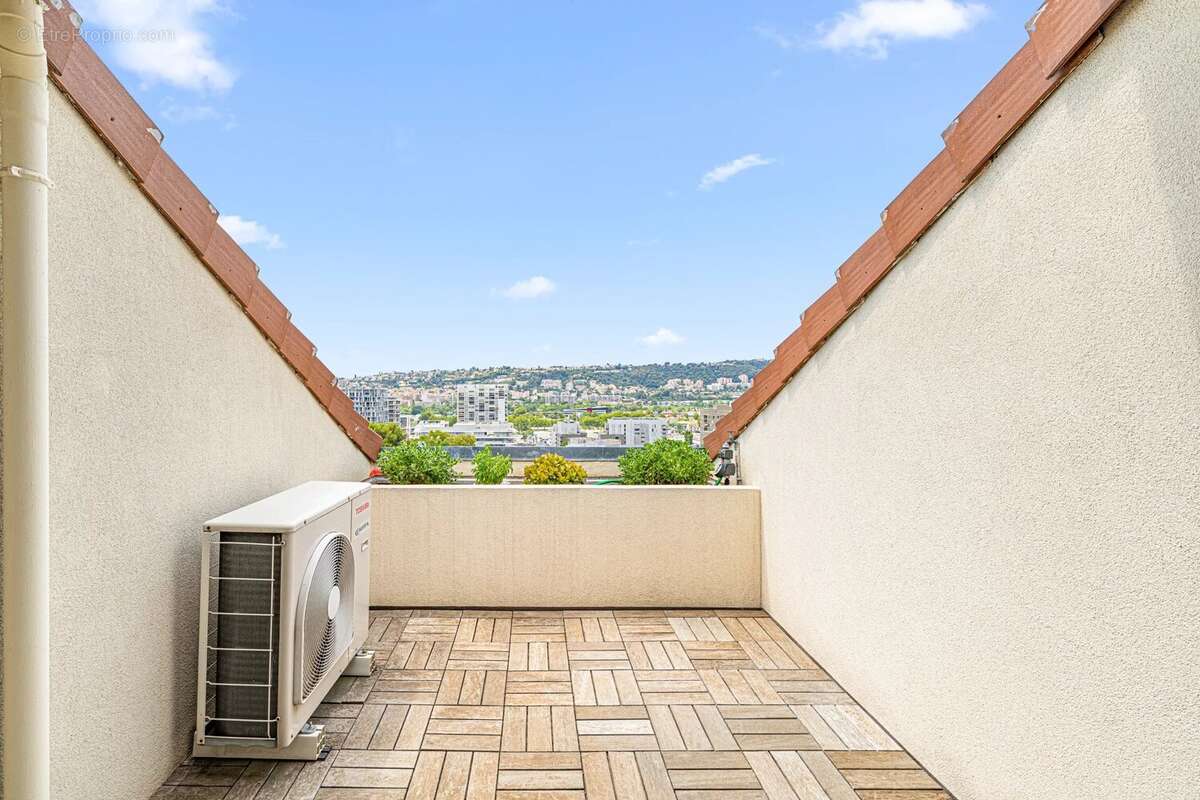 Exclusivité – Nice Ouest – Corniche Fleurie – Duplex esprit « Villa sur le toit » – 100 m² – Terrasses spectaculaires (91 m²) &  - photo 13