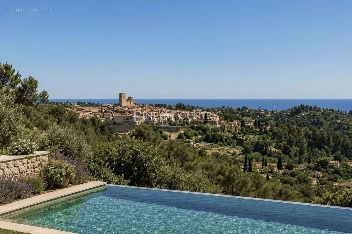 Vente villa de prestige à Saint Paul de Vence vue village et mer - photo 2