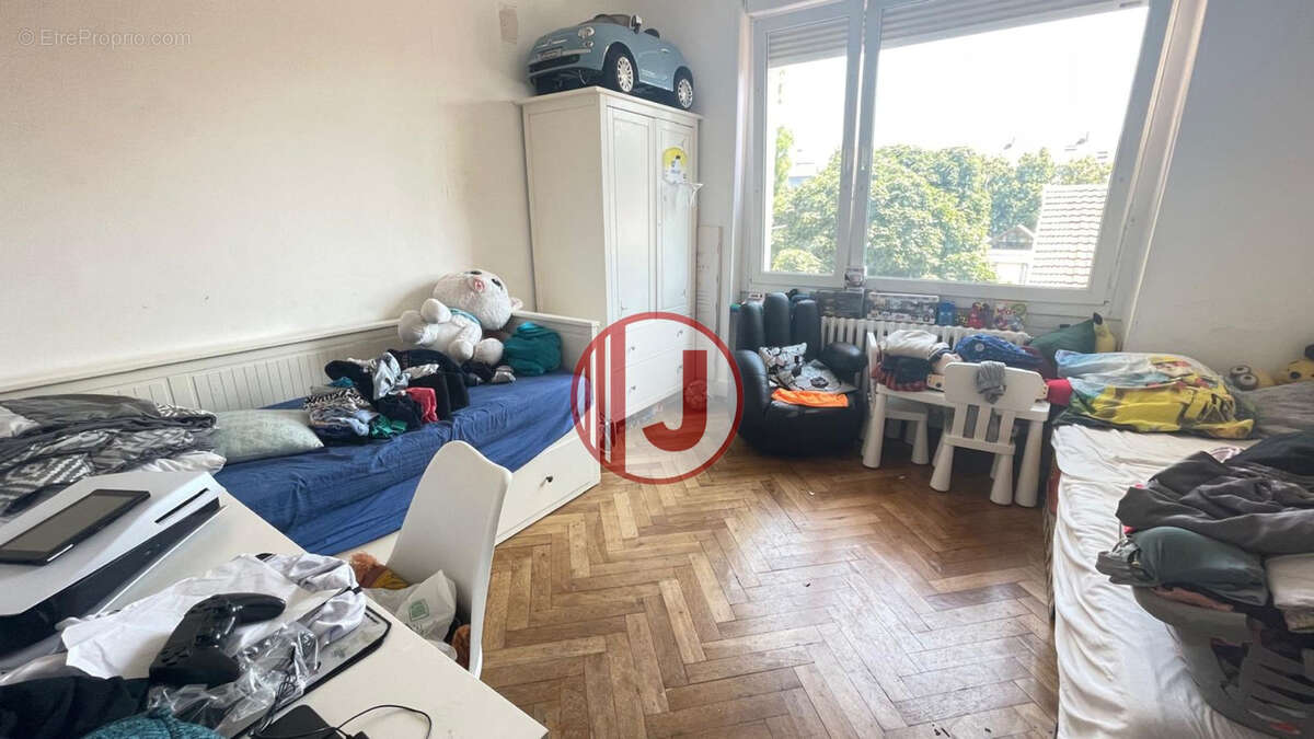 Mulhouse Rue Josué Hofer - Appartement spacieux de 144 m2 avec 7 pièces dont 5 chambres - photo 13