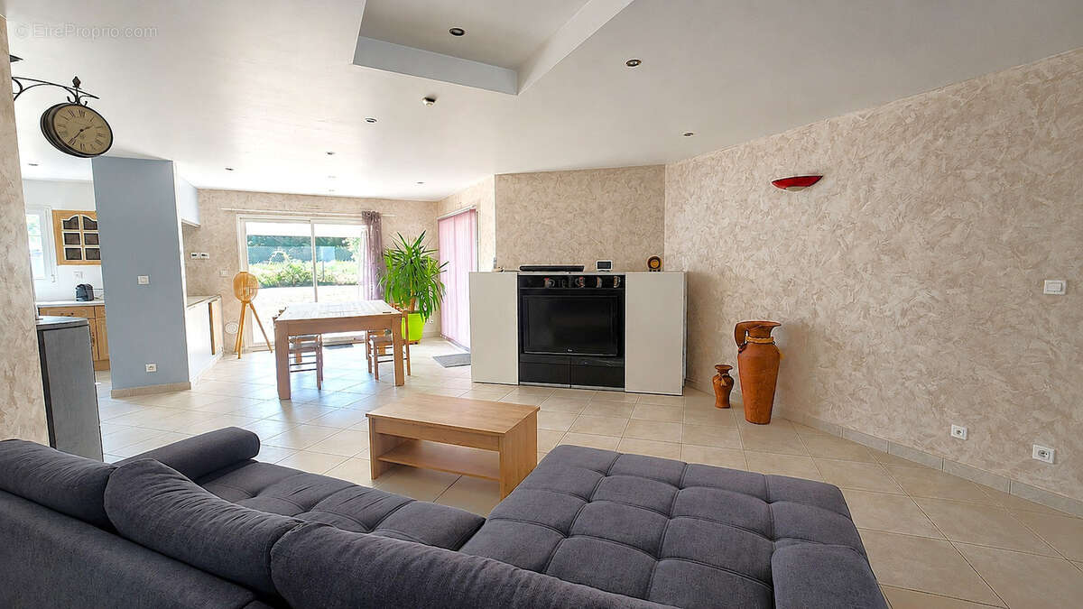 Maison plain pied 3 belles chambres proche de ST FLORENT DES BOIS - photo 2