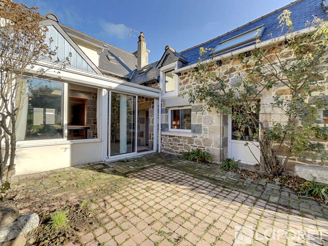 Maison à YFFINIAC