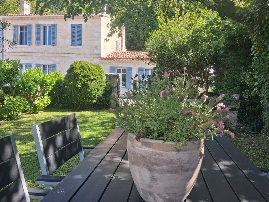 Maison à BAYON-SUR-GIRONDE