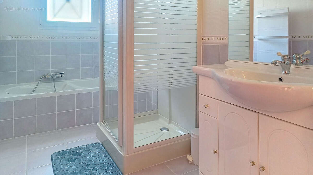 Maison à SAINT-LAURENT-DE-CERDANS