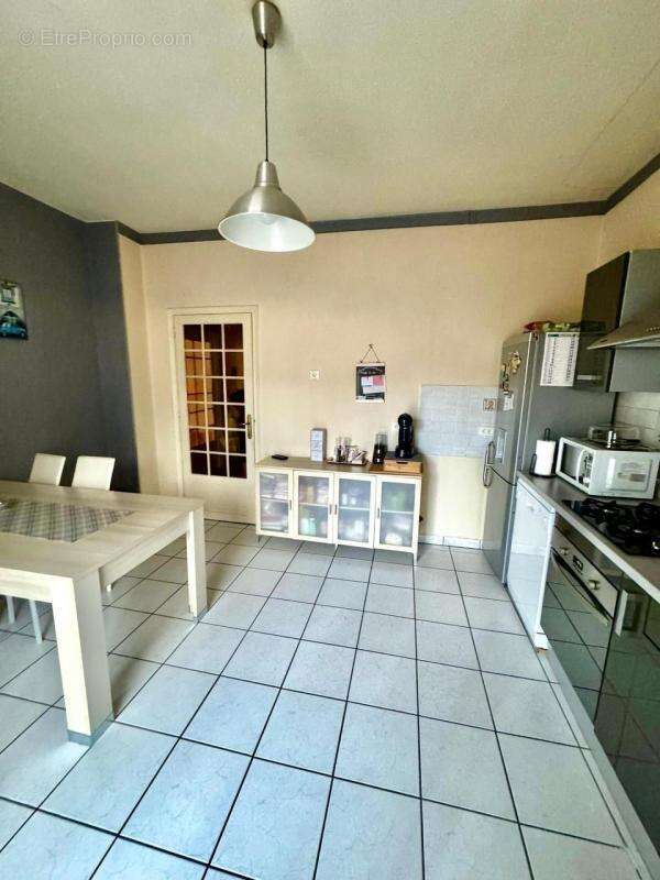 Appartement à LE CHAMBON-FEUGEROLLES