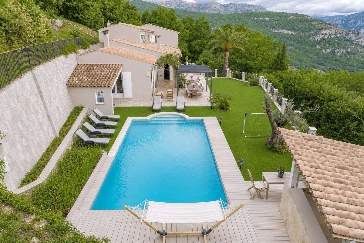 Maison de 6 pièces de 256 m² à Le Bar-sur-Loup - photo 67