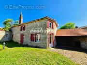 Maison à LA CHAIZE-LE-VICOMTE