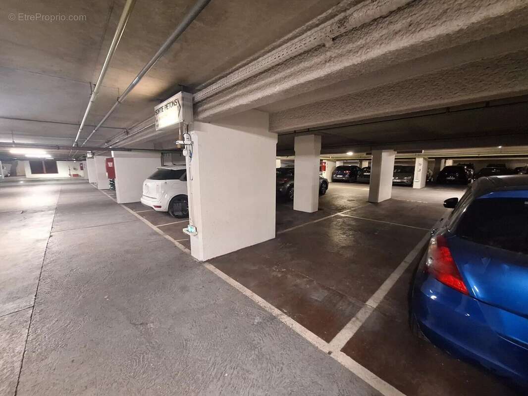 Parking à PARIS-3E