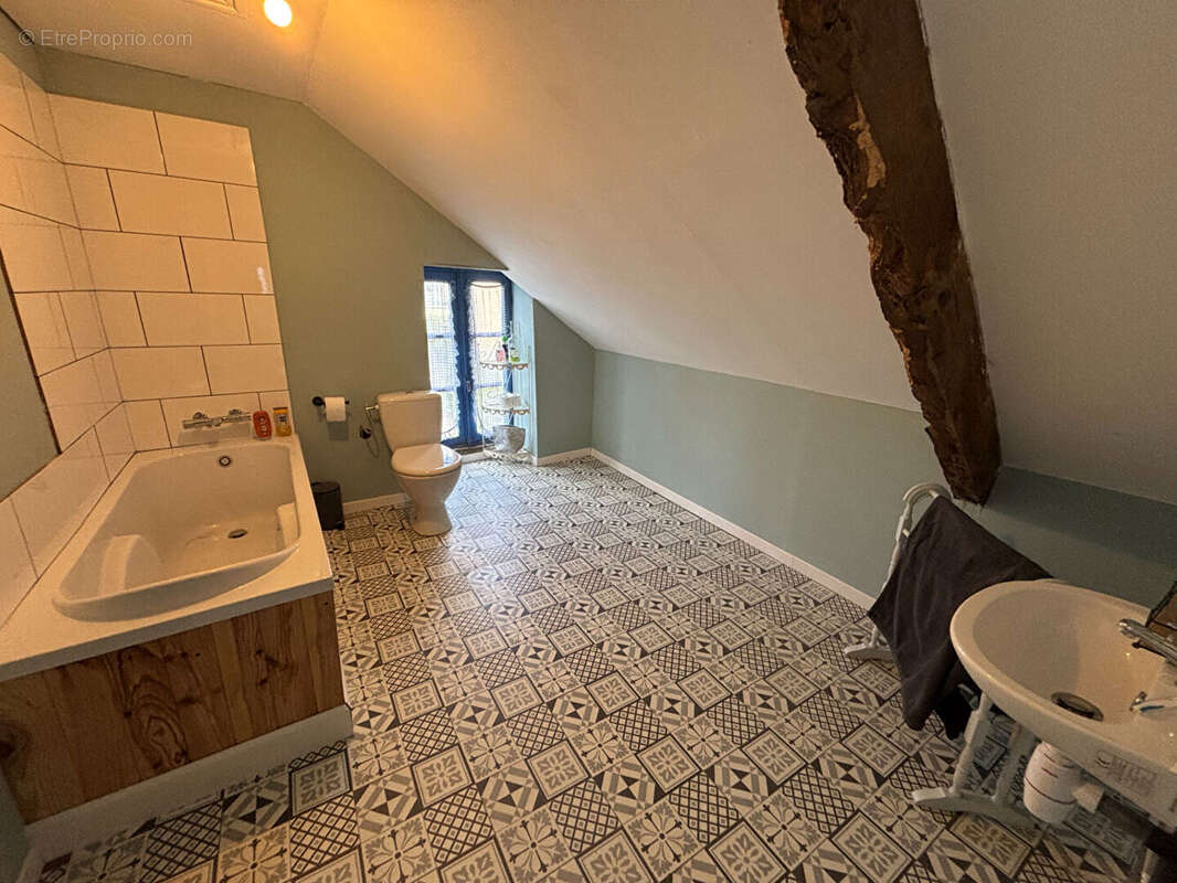 Maison à SAINT-MALO-DES-TROIS-FONTAINES