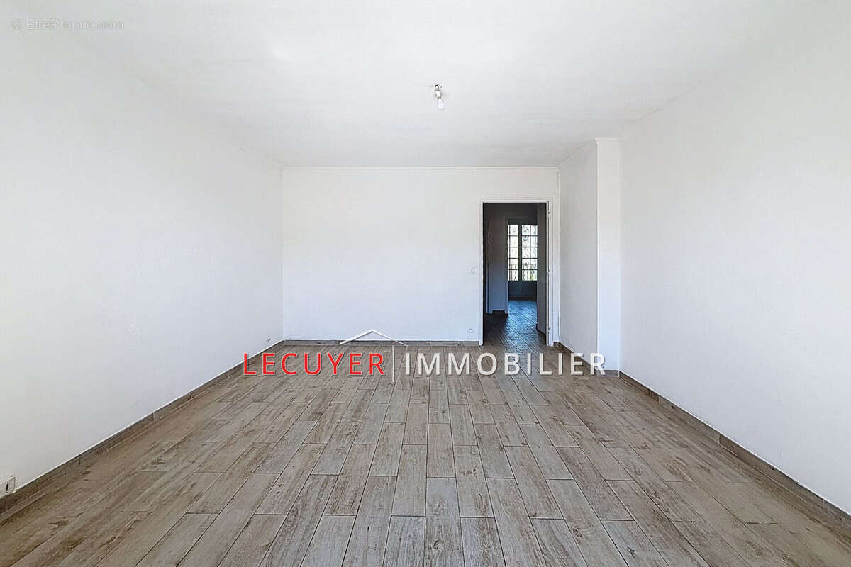 Appartement à VALLAURIS