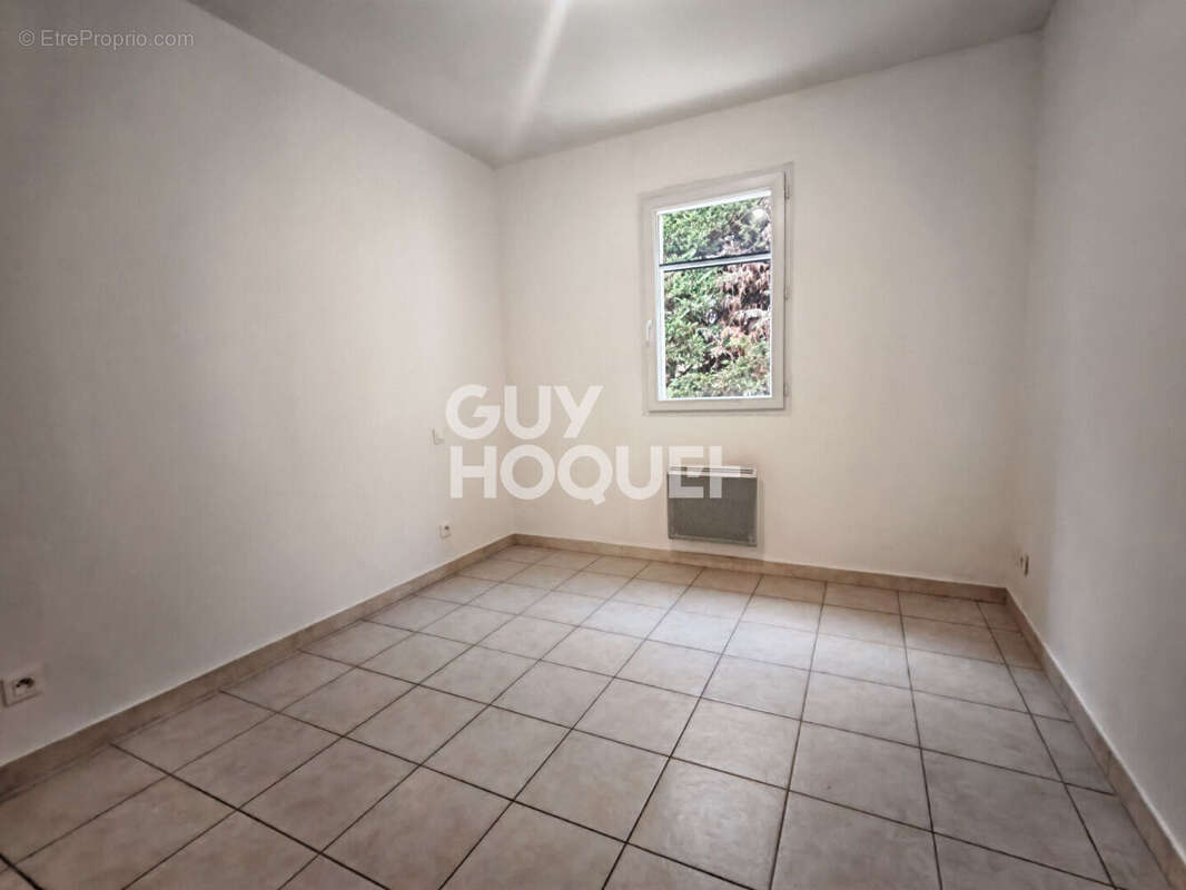 EXCLUSIVITÉ - Charmante maison de plain-pied de 2014 avec 3 chambres et garage à MONTEUX - photo 8