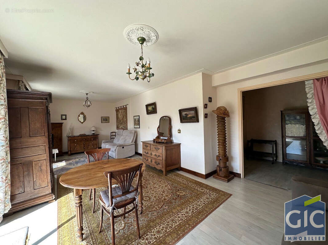A vendre en exclusivite beau 4pp avec grand balcon secteur canada - photo 6