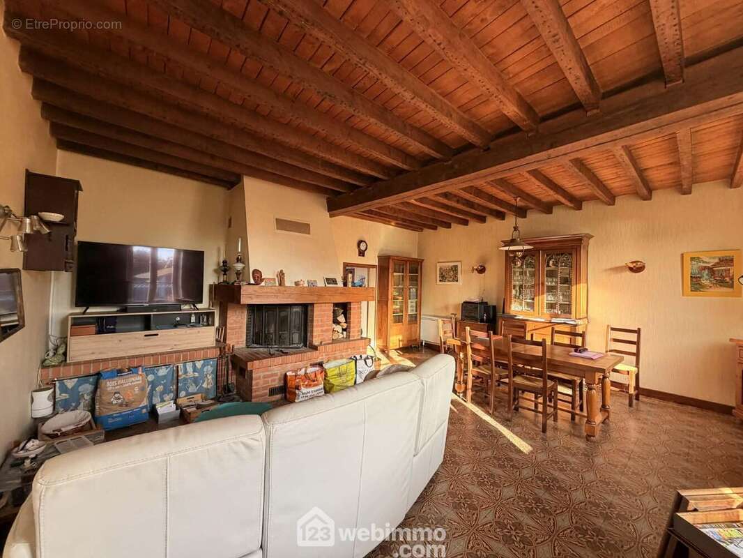 Une cheminée insert pour vos soirées d'hiver - Maison à LA FERTE-CHEVRESIS