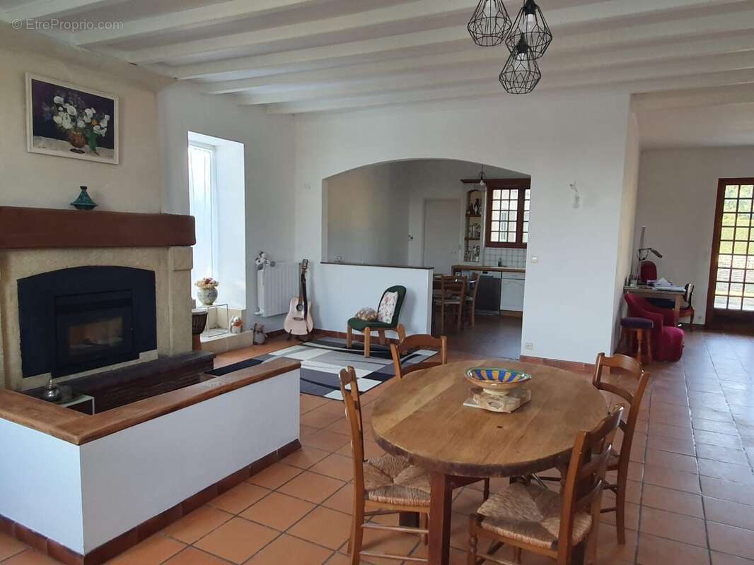 Maison à VILLARS-EN-PONS