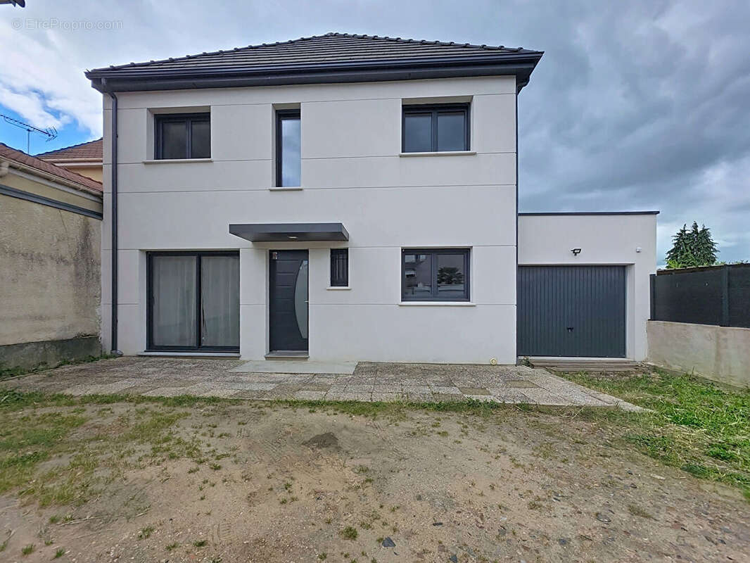Maison à LINAS