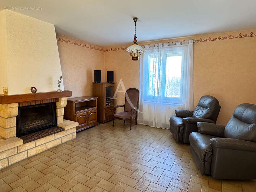 Maison à MOUZEUIL-SAINT-MARTIN
