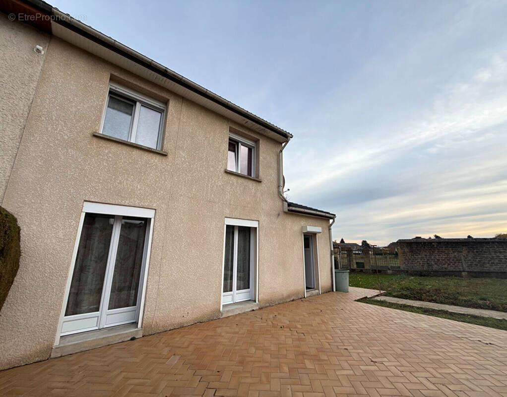 Maison à VIVIER-AU-COURT